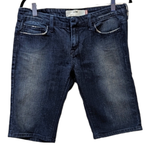 Levi's Low 545 Distressed Medium Wash Women's Summer Shorts (8) - Picture 1 of 6